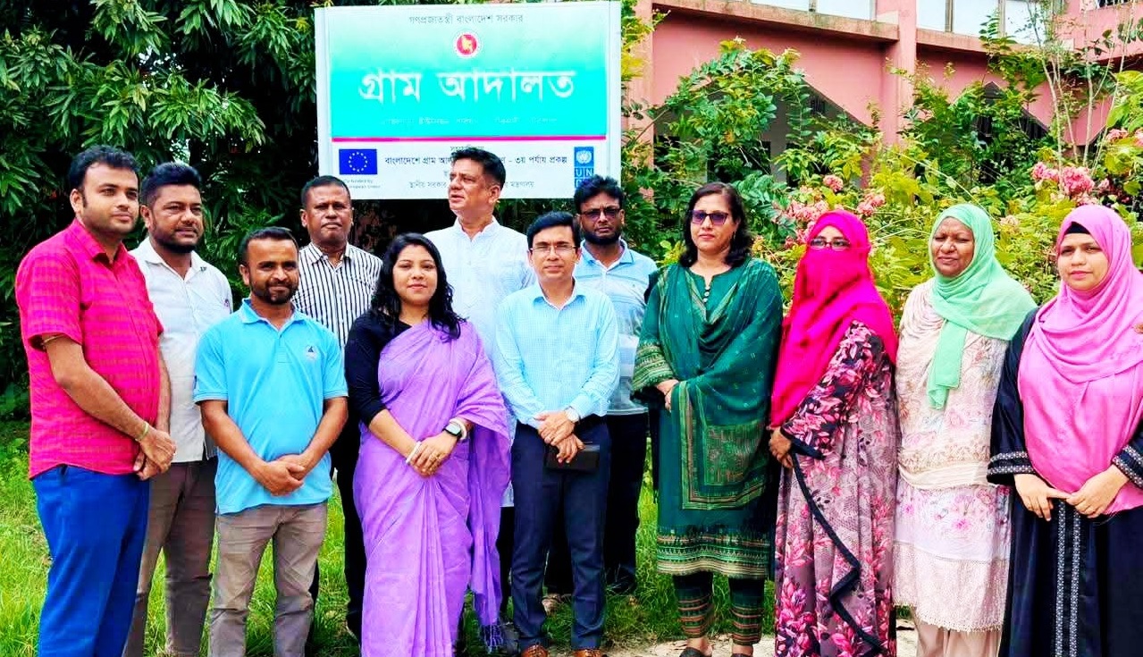 গৌরনদীতে নারীর ক্ষমতায়নে উঠান বৈঠক