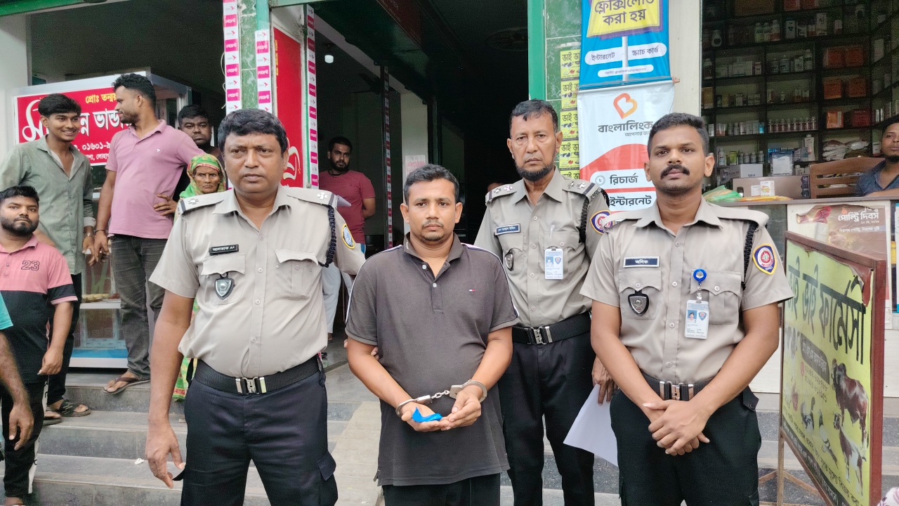 লোহাগড়ায় দোকানে দই কিনতে গিয়ে ইয়াবাসহ যুবক আটক
