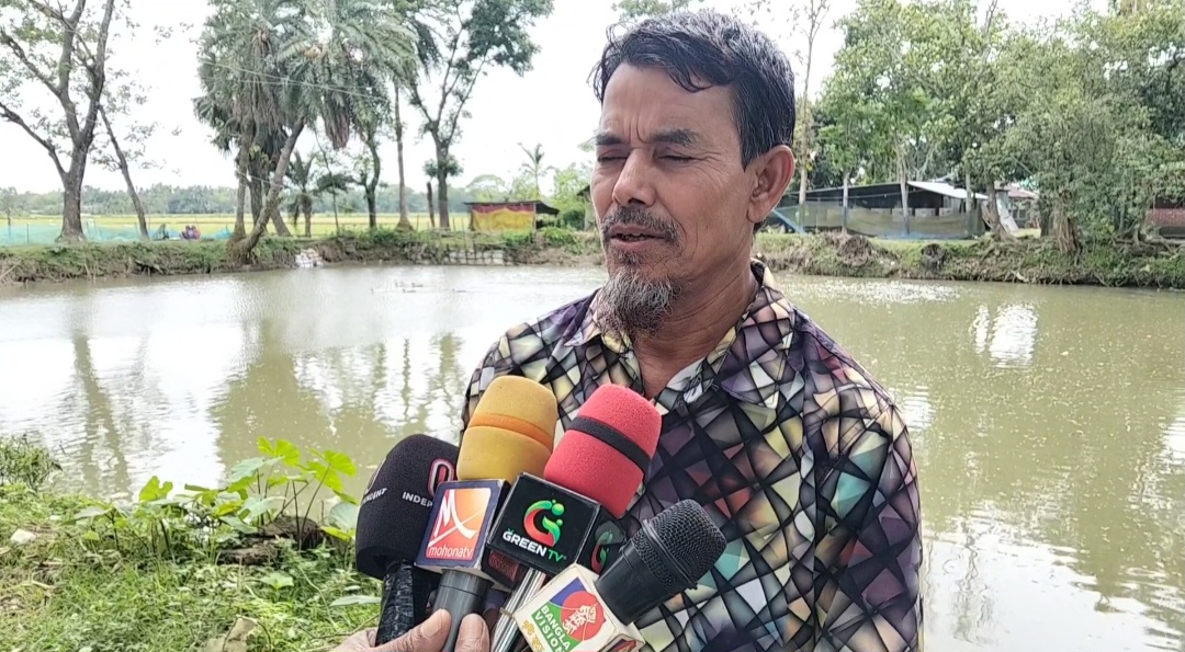নেত্রকোনায় যন্ত্র ছাড়াই সুরের জাদু, অটোচালক জাহেদ মিয়ার সরাজ বাজনায় মুগ্ধ গ্রাম