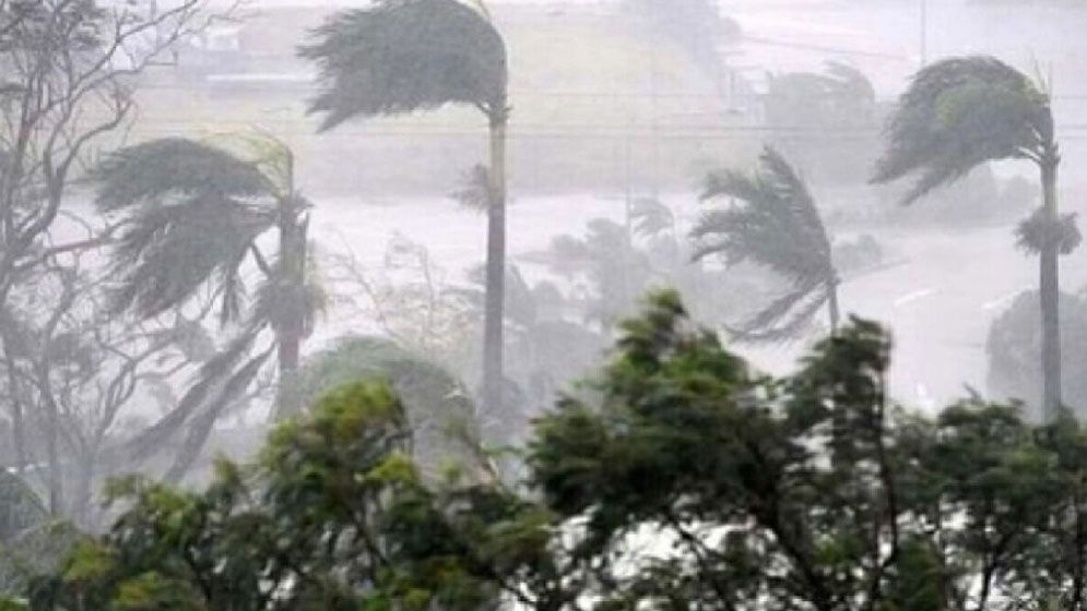 ১০ জেলায় ঝড়ের আভাস, নদীবন্দরেও সতর্কবার্তা