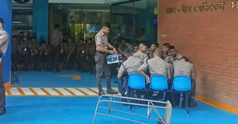 আদ-দ্বীন হাসপাতালে পুলিশ মোতায়েন