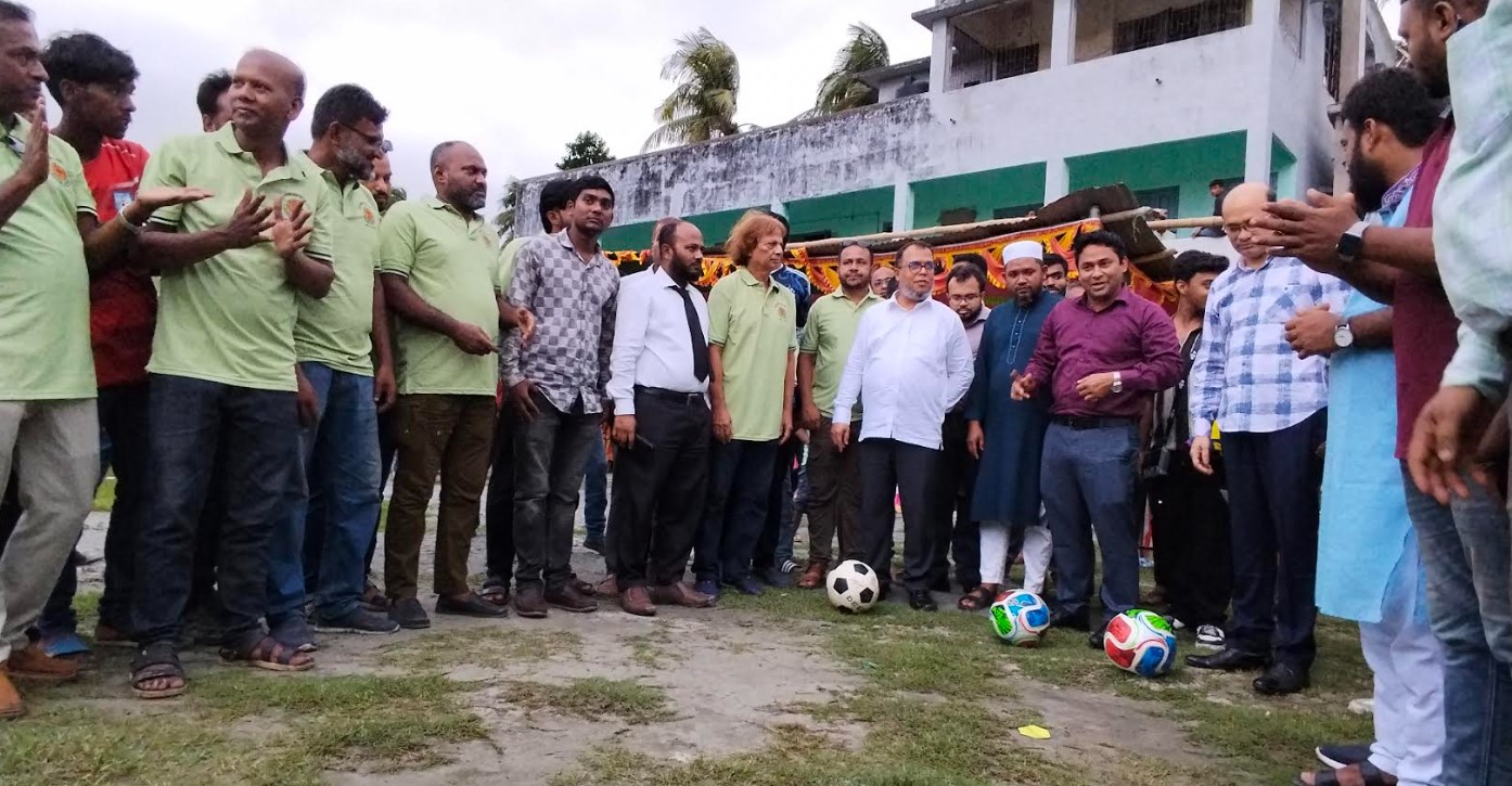 ঝালকাঠি পৌর প্রশাসক ফুটবল টুর্নামেন্টের উদ্বোধনী খেলায় ৯নং ওয়ার্ডের জয়