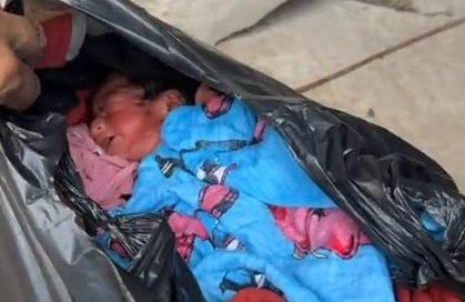 মিরসরাইয়ে ঘরের দরজার সামনে পড়ে ছিল পলিথিনে মোড়ানো নবজাতক