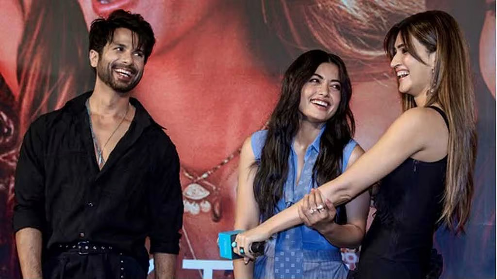 ত্রিভুজ প্রেমের সিনেমা ‘ককটেল ২’, প্রশংসায় ভাসছেন শহীদ-কৃতি-রাশমিকা