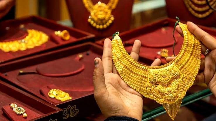 দেশে স্বর্ণের দামে বড় লাফ
