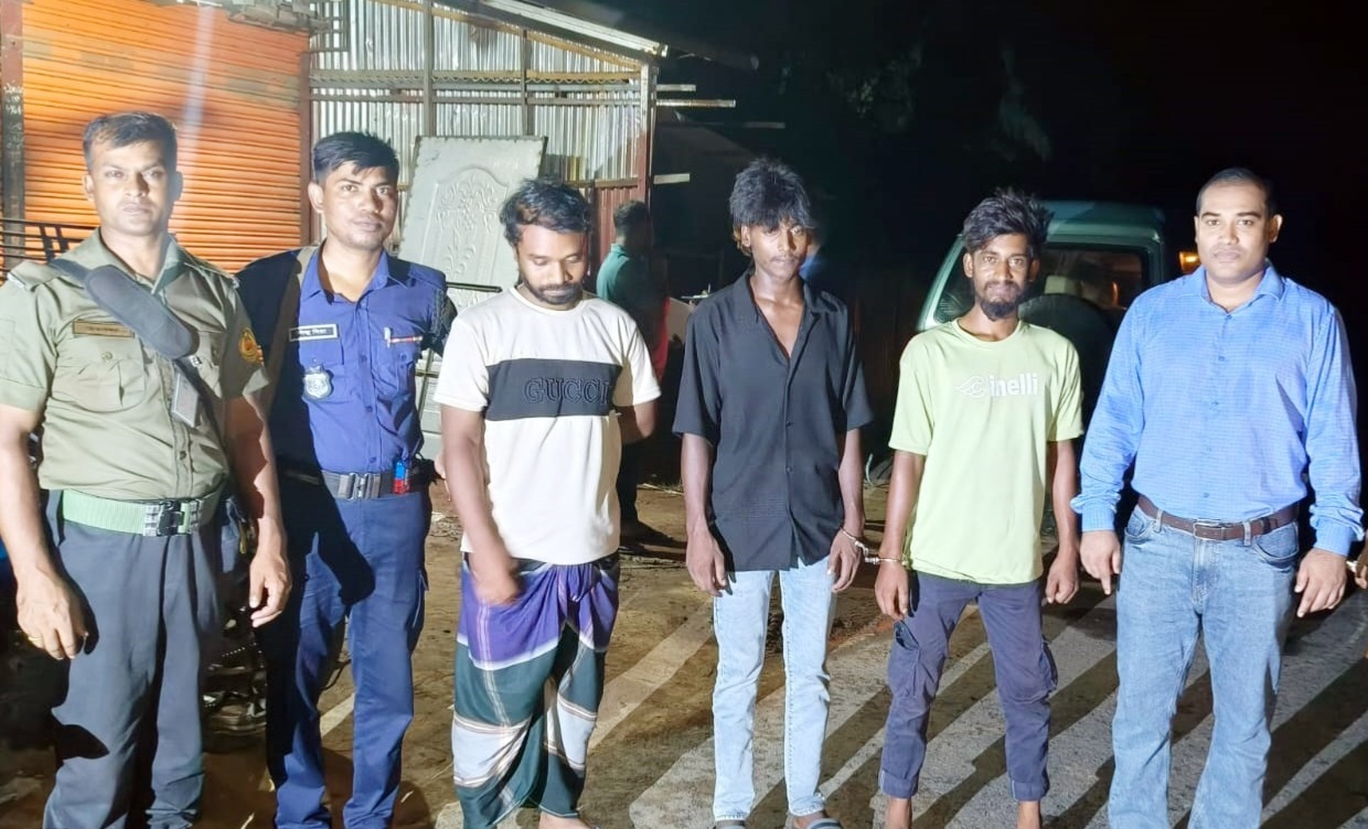 রাণীনগরে ভ্রাম্যমান আদালতে ৩ মাদক সেবির কারাদন্ড