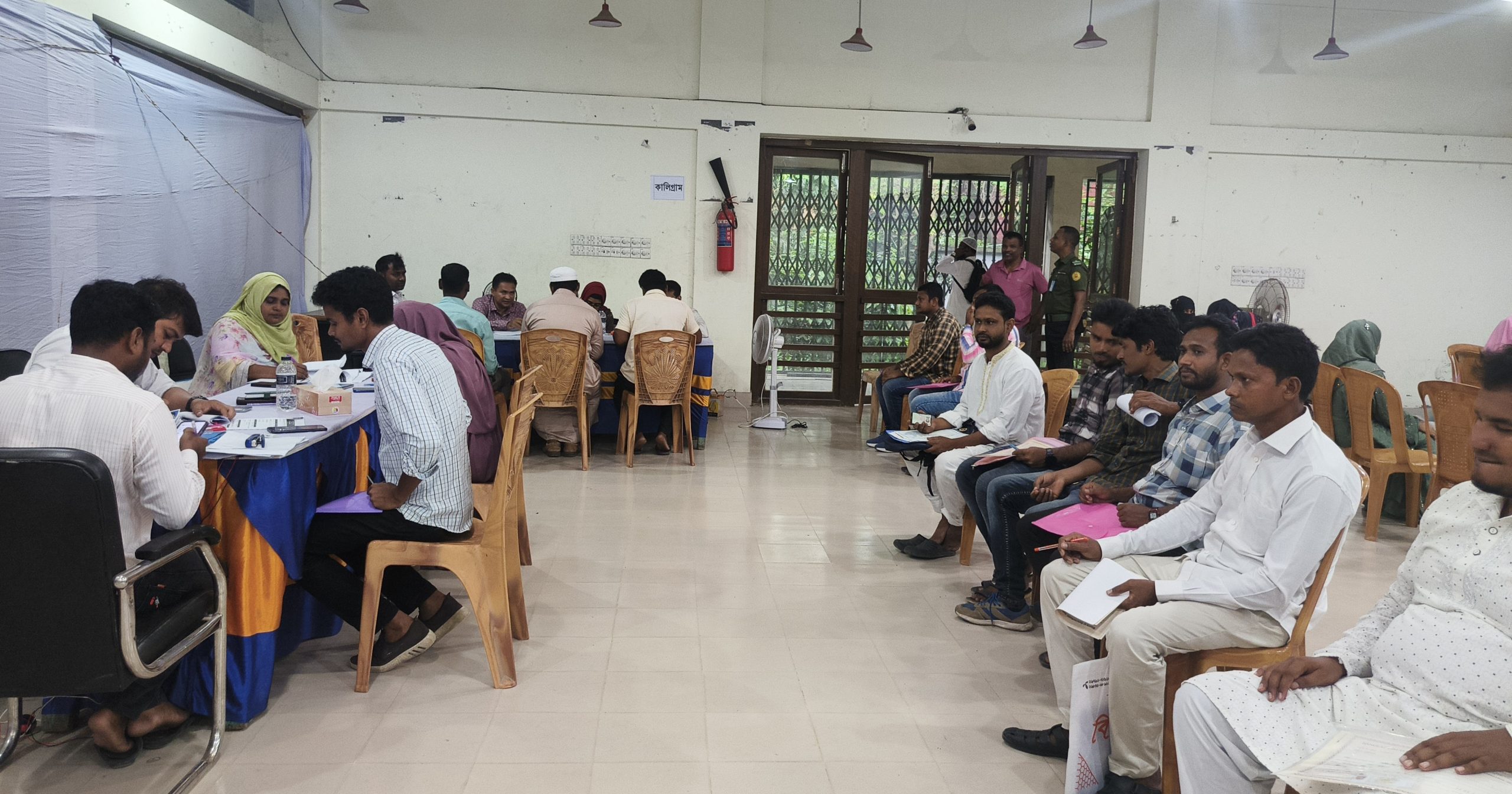 রাণীনগরে ফ্যামিলি কার্ড শুমারি নিয়োগ পরীক্ষা অনুষ্ঠিত
