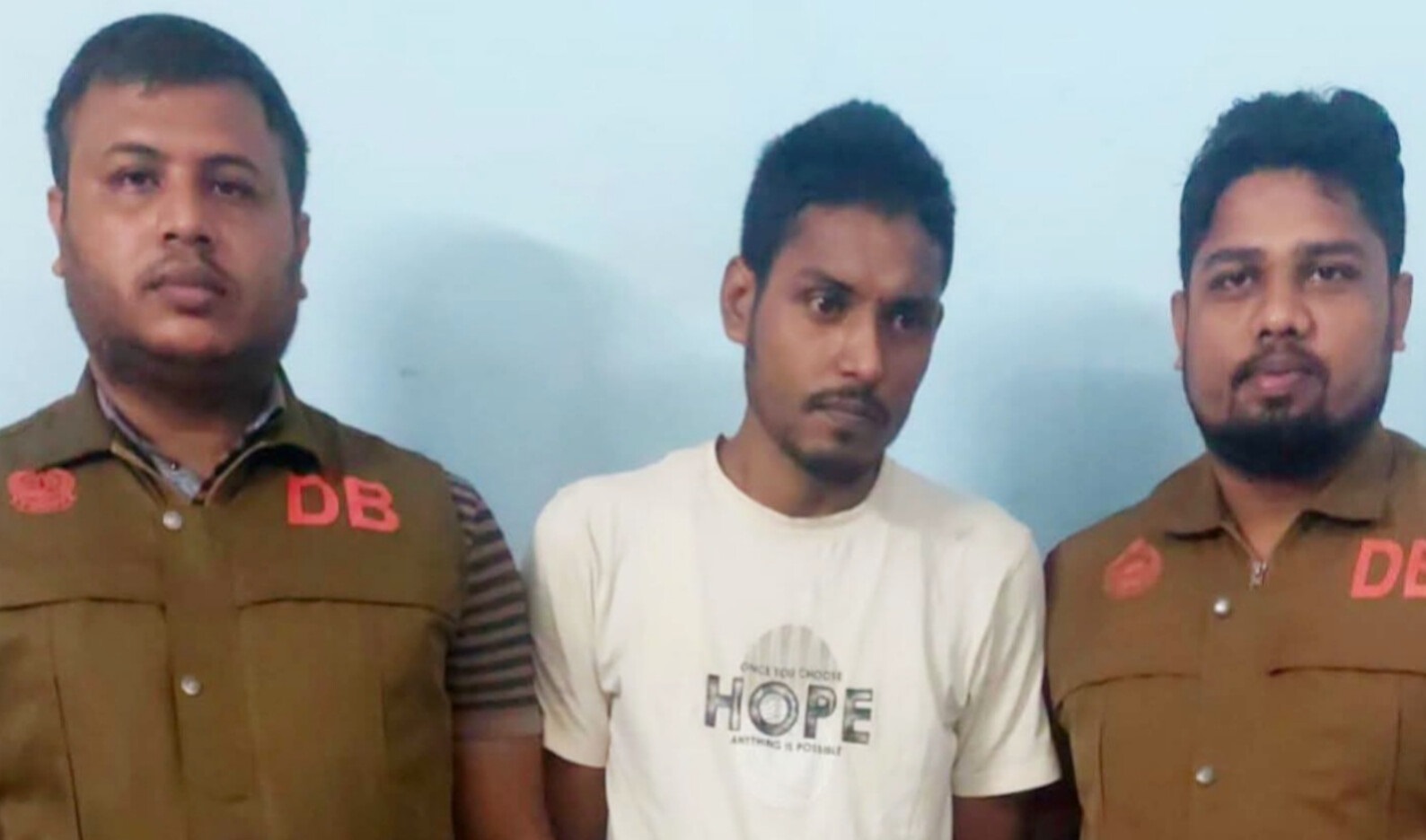 রায়পুরে ডিবির অভিযানে ৮৫২ পিস ইয়াবাসহ যুবক আটক