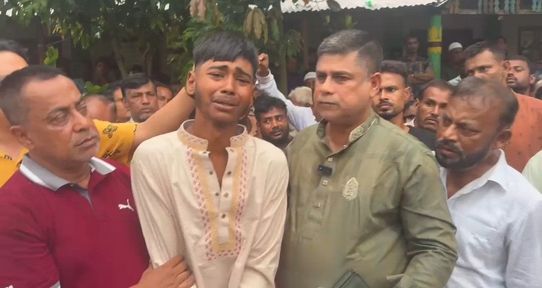 সরাইলে ৩ দিনের রক্তক্ষয়ী সংঘর্ষের পর জেলা পরিষদ প্রশাসকের মধ্যস্থতায় শান্তির আভাস