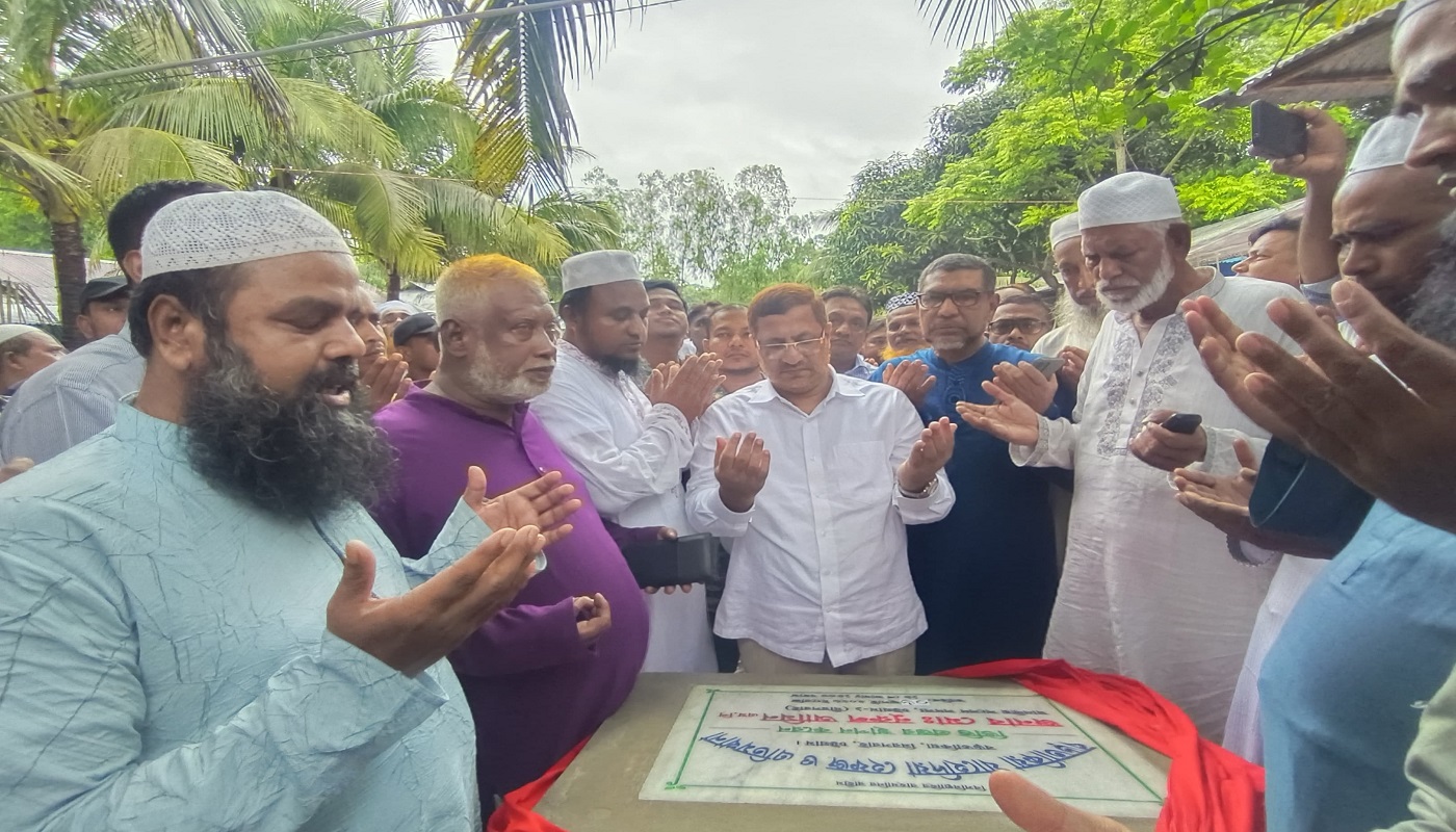 মীরসরাইয়ে বড়তাকিয়া যাহেদিয়া হেফজ ও এতিমখানার ৫ তলা ভবনের ভিত্তিপ্রস্তর ফলক উম্মেচন