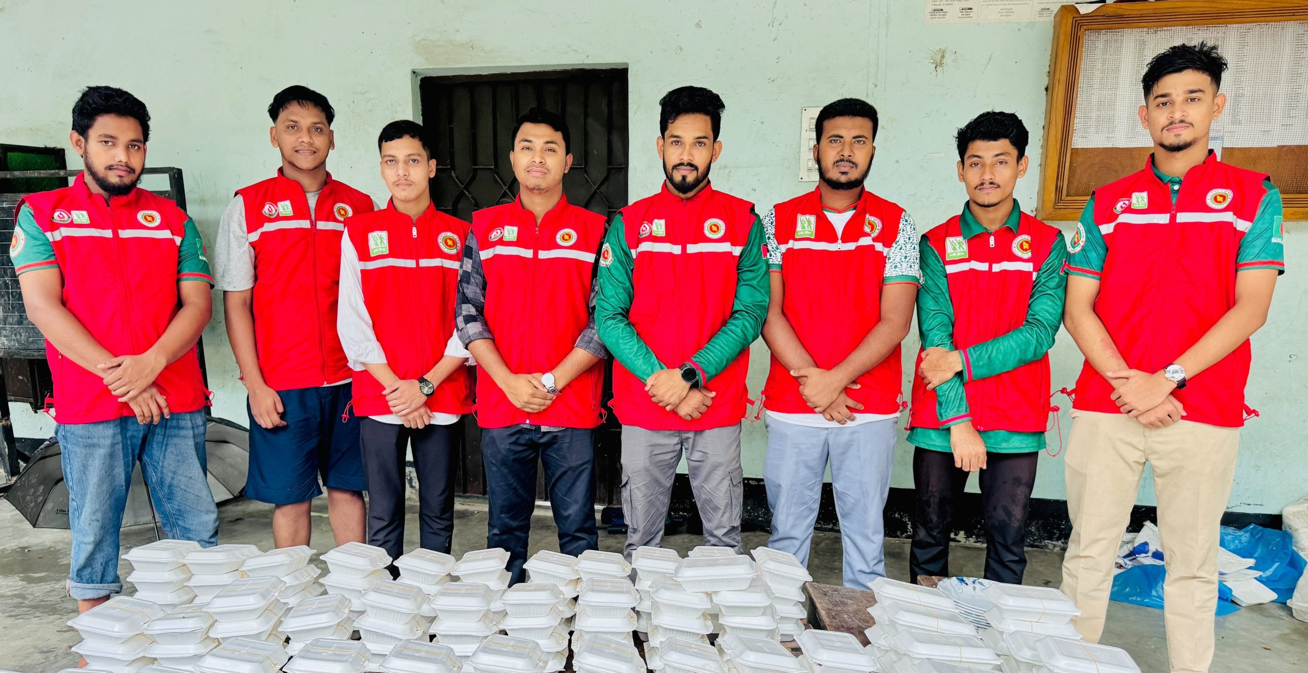 চট্টগ্রামের মিরসরাইয়ে উপকূলীয় অঞ্চলে বন্যার্তদের বাড়ি বাড়ি গিয়ে খাদ্য উপহার পৌঁছে দিলো আদর্শ ছাত্র ও যুব সমাজ