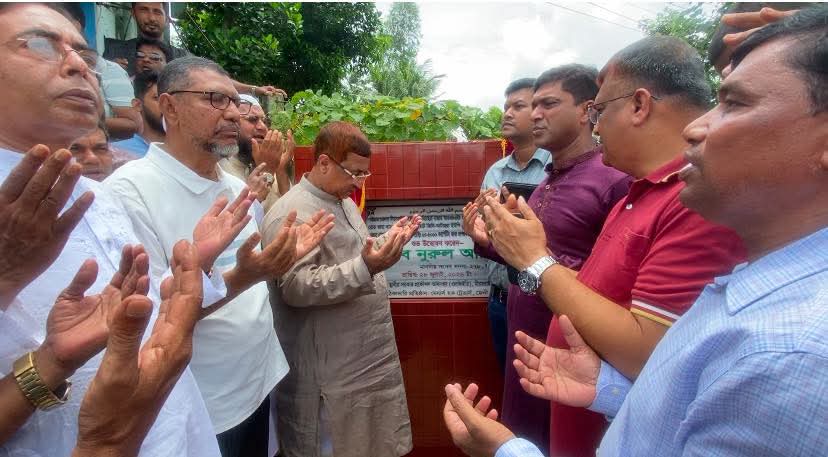 মিরসরাইয়ে বহুল প্রতীক্ষিত মিঠাছরা-বামনসুন্দর সড়কের নির্মাণকাজের উদ্বোধন