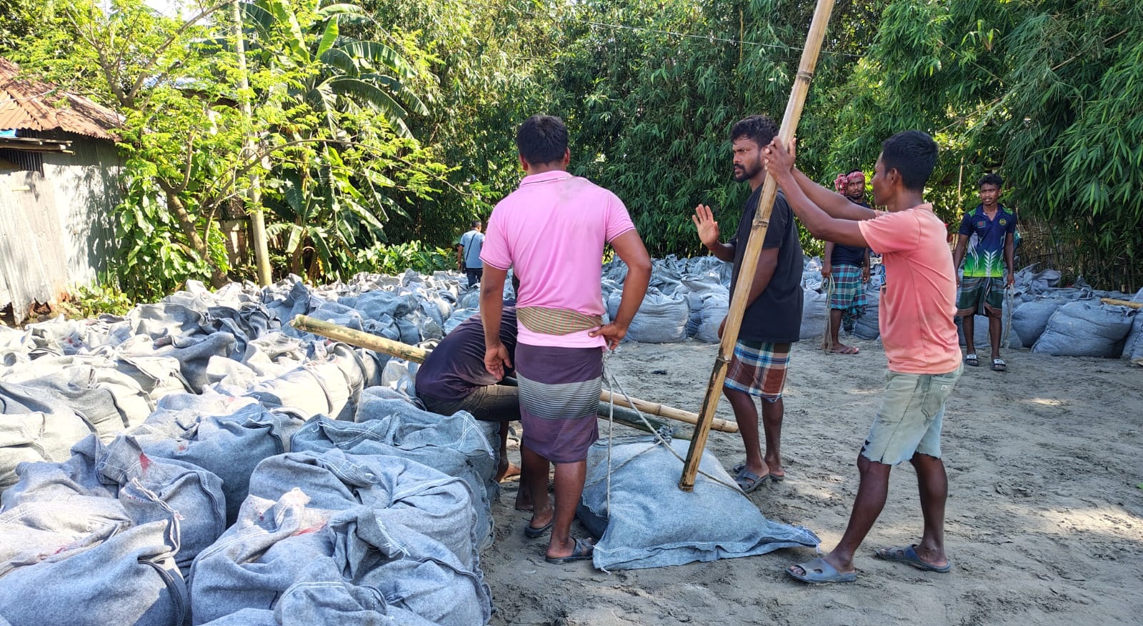 সংবাদ প্রকাশের পর করতোয়ার ভাঙন রোধে জরুরি পদক্ষেপ, স্বস্তি ফিরল জনপদে
