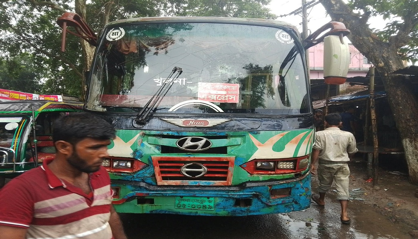 সাতক্ষীরার তালায় বাসচাপায় এক স্কুল শিক্ষার্থীর মৃত্যু