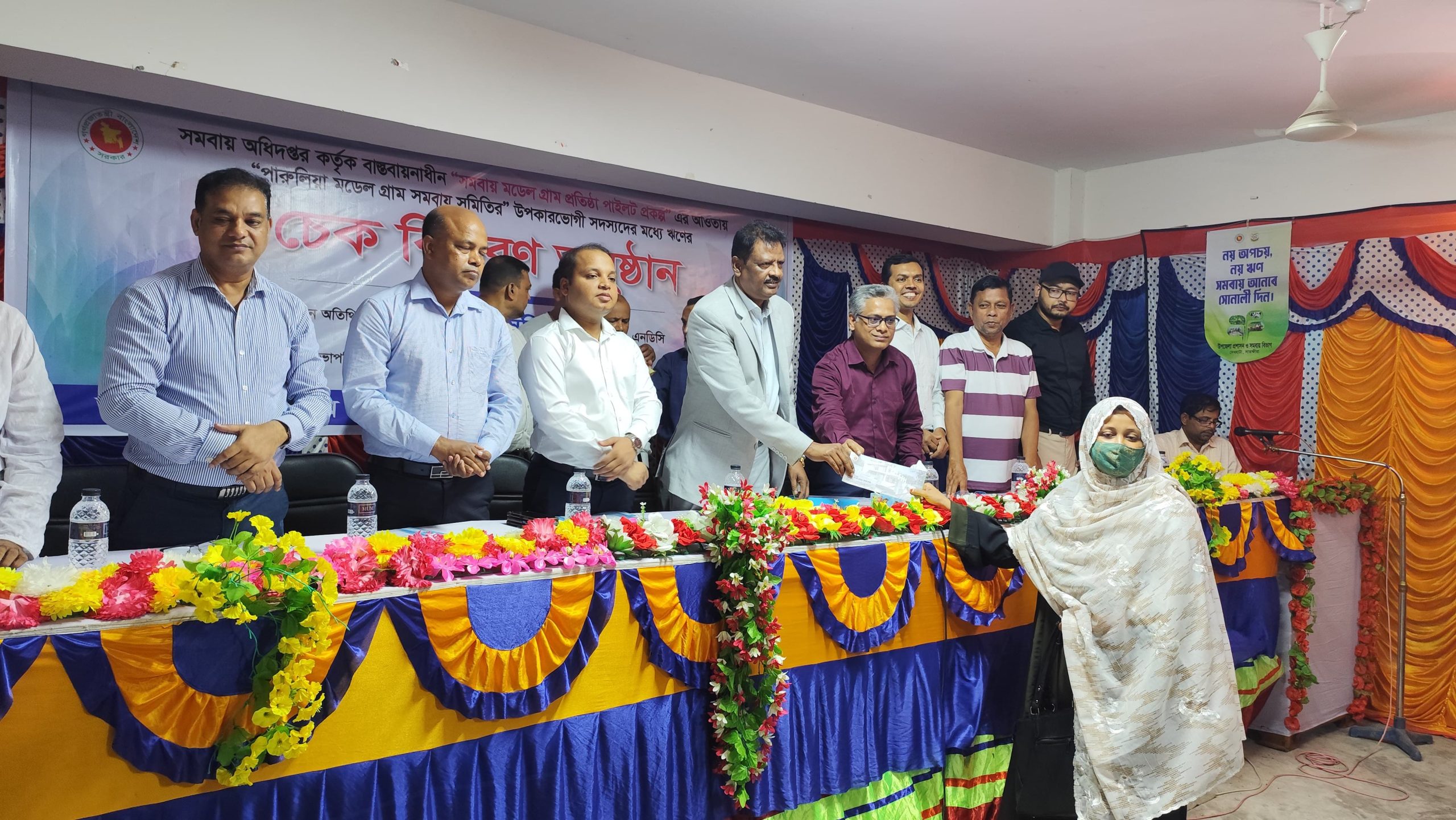 সাতক্ষীরায় সমবায় মডেল গ্রাম প্রতিষ্ঠায় উপকারভোগীদের মাঝে চেক বিতরণ