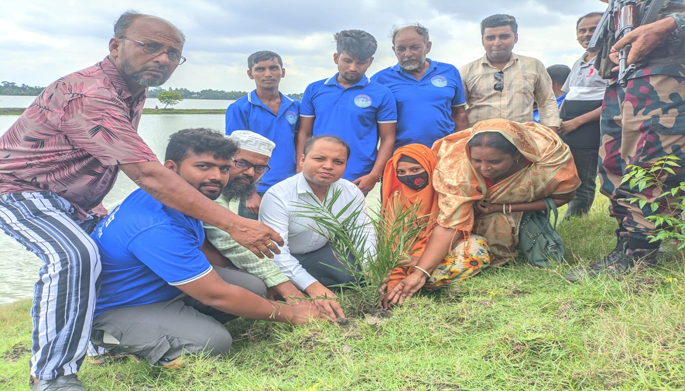 জলবায়ু  ও বজ্রপাত ঝুঁকি রোধে আমাদের টিম’র ২০হাজার খেজুর বীজ ও তাল গাছ রোপন