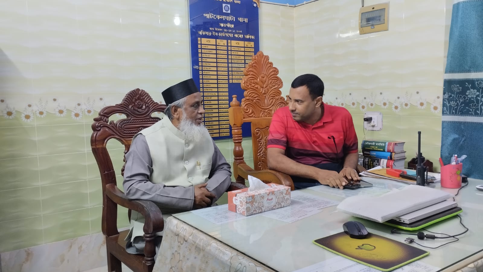পাটকেলঘাটা থানা পরিদর্শনে এমপি অধ্যক্ষ মোহাম্মদ ইজ্জত উল্লাহ