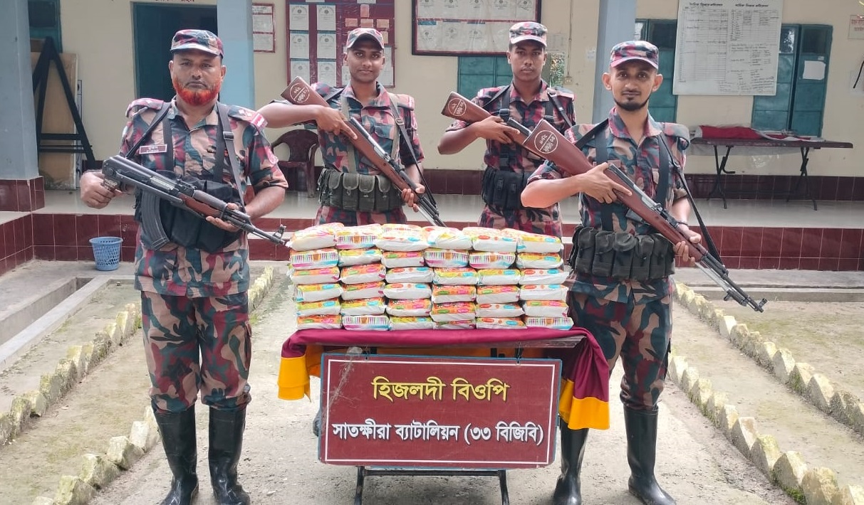 সাতক্ষীরা সীমান্তে বিজিবির অভিযানে ৫ লাখ টাকার চোরাচালানি মাল জব্দ
