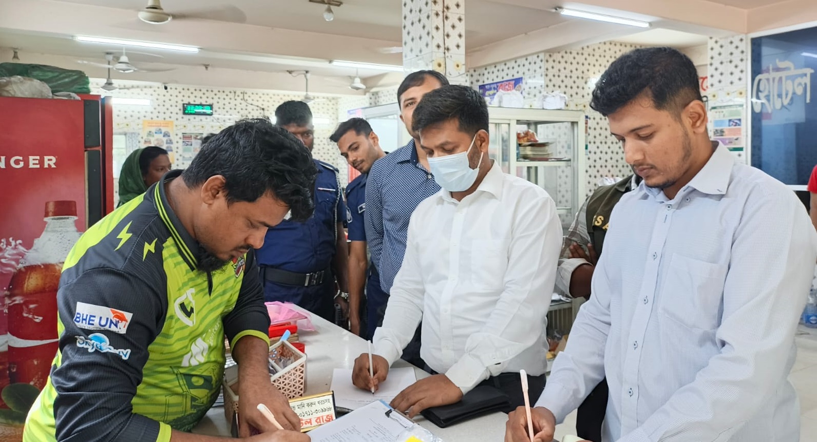 সাতক্ষীরায় ৩ রেস্তোরাঁকে ৬০ হাজার টাকা জরিমানা
