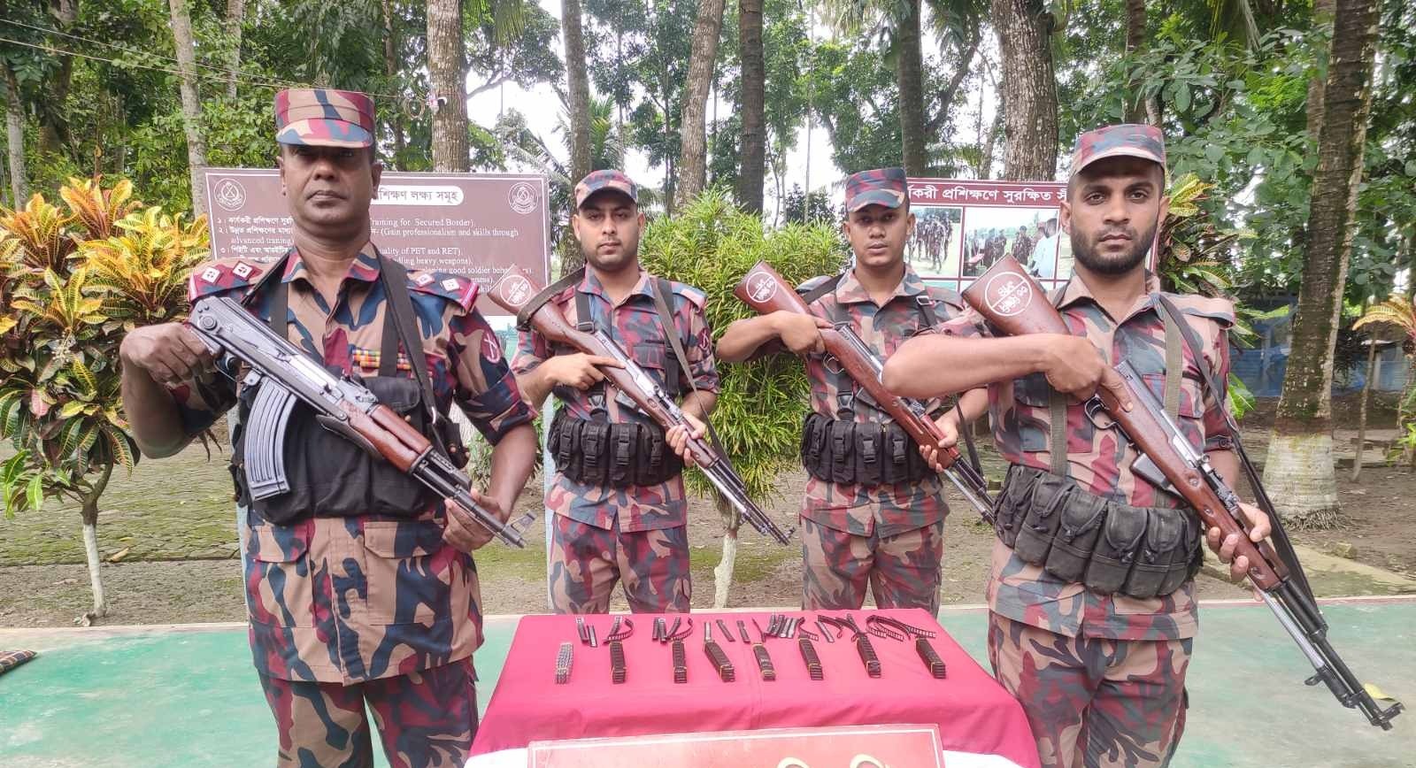 সাতক্ষীরা-কলারোয়া সীমান্তে বিজিবির অভিযানে মাদক ও চোরাচালানি মাল জব্দ