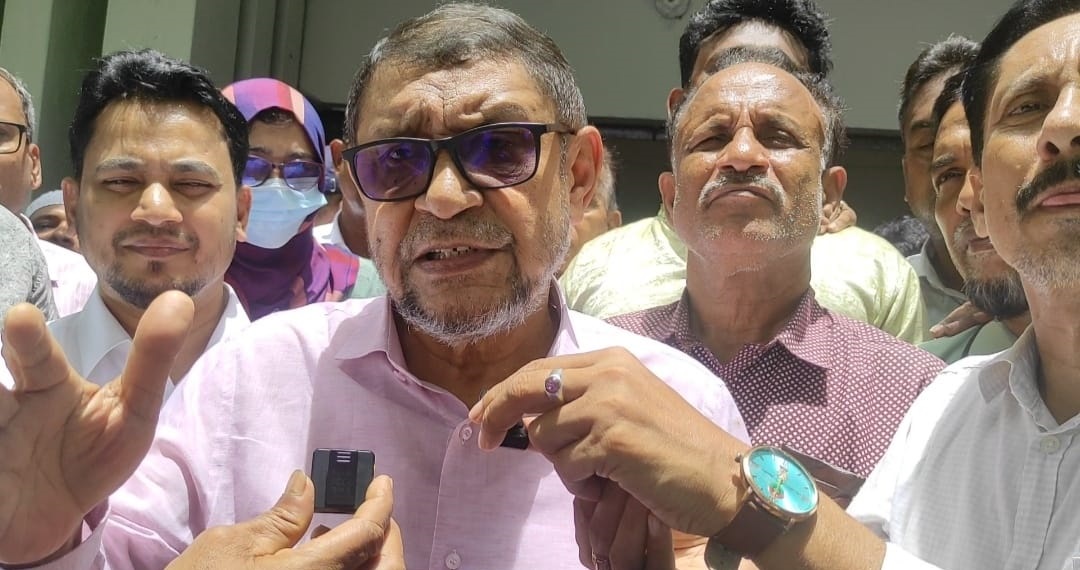 তালা উপজেলা স্বাস্থ্য কমপ্লেক্স পরিদর্শনে স্বাস্থ্য মন্ত্রী