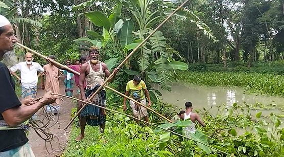 স্বেচ্ছাশ্রমে কাটাখালী খাল উদ্ধার অভিযান