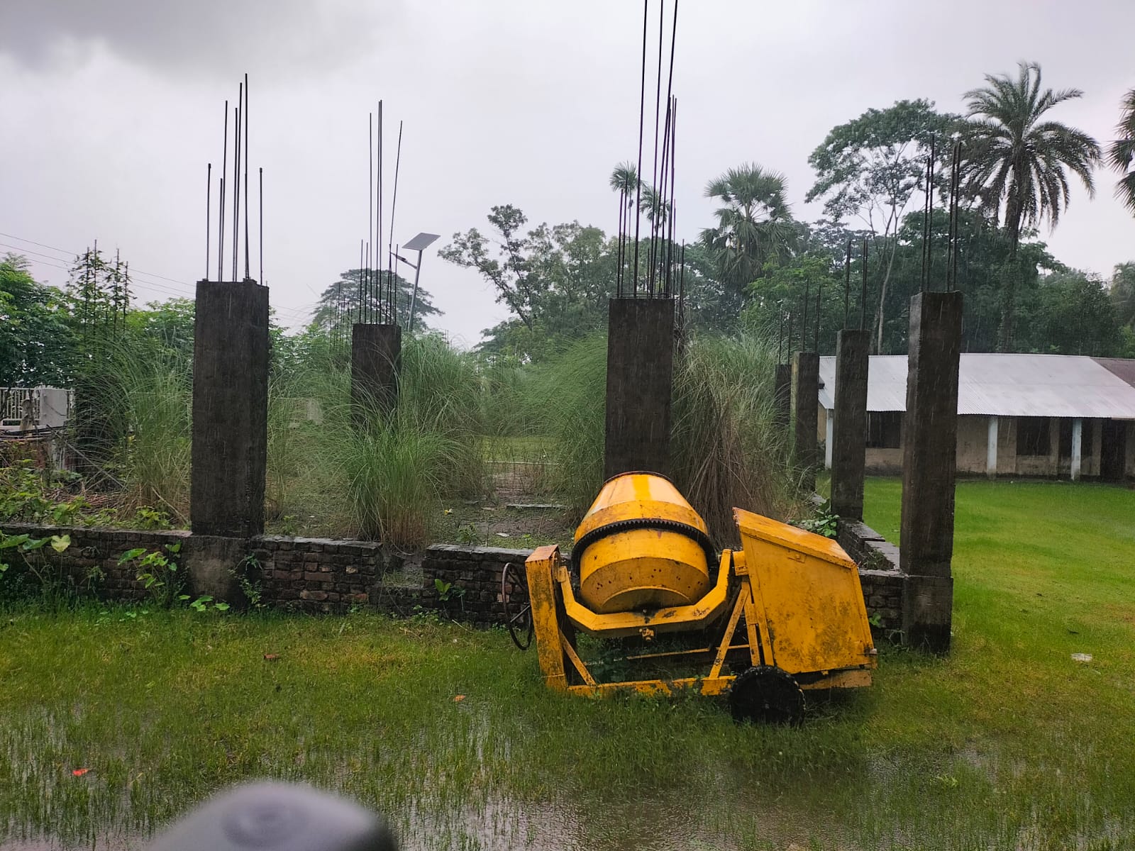 সাড়ে ছয় বছরেও শেষ হয়নি জলিশা বিদ্যালয়ের ভবন নির্মাণ