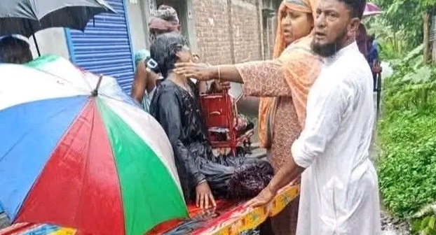 আত্রাইয়ে দুই ভ্যানের মুখোমুখি সংঘর্ষে নারীর পা বিচ্ছিন্ন