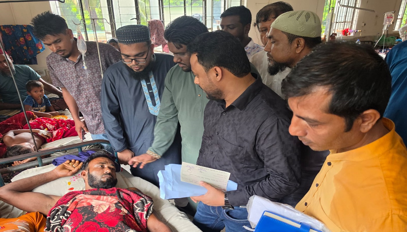 ট্রলারডুবিতে ক্ষতিগ্রস্ত জেলে পরিবারের পাশে উপজেলা প্রশাসন