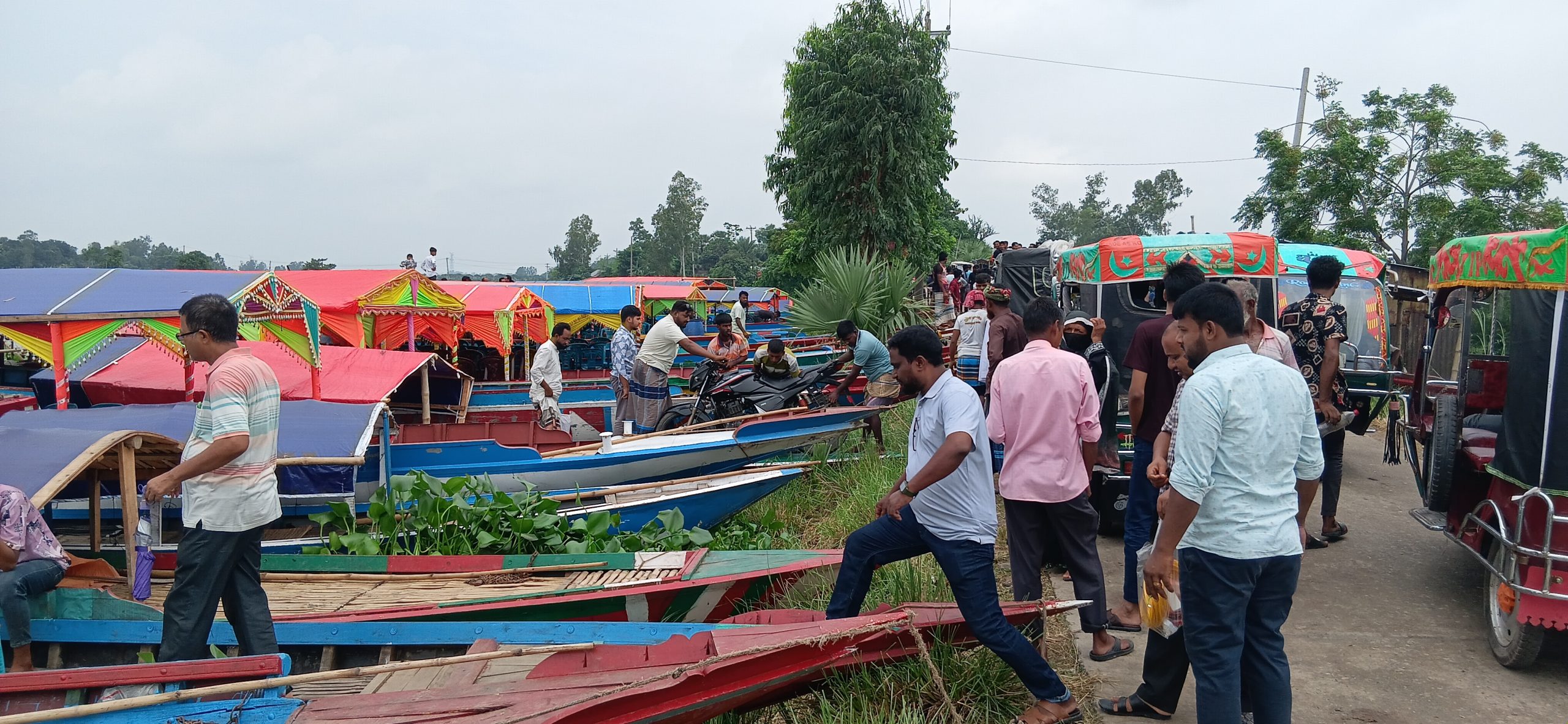 বর্ষায় চলনবিলের সিংড়া ঘাটে ভ্রমণের ধুম!
