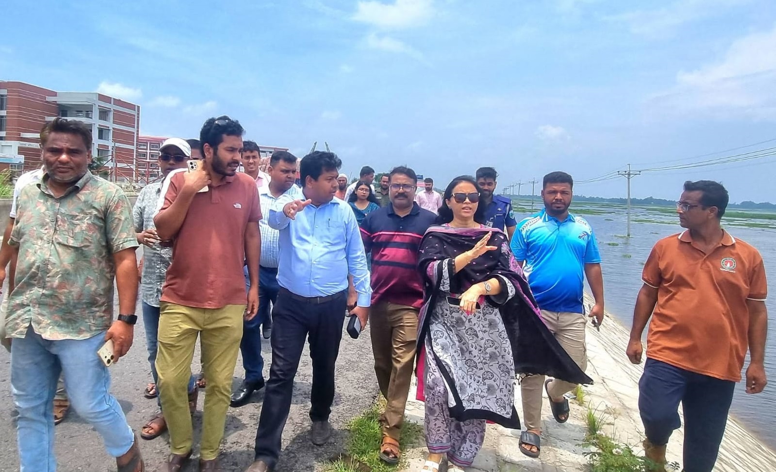 সিংড়ায় ঐতিহ্যবাহী চলনবিল নৌকা বাইচের স্থান পরিদর্শন করলেন ডিসি আসমা শাহীন