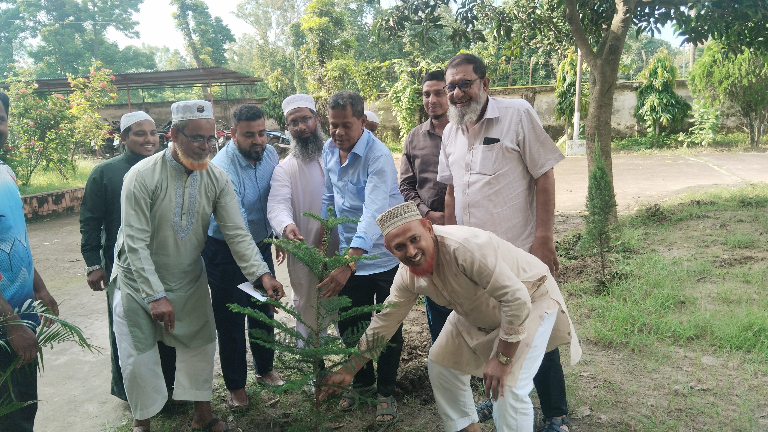 দিনাজপুরে ৪৫ দিনব্যাপী নিয়মিত ইমাম প্রশিক্ষণ কোর্স ও বৃক্ষরোপণ কর্মসূচির উদ্বোধন