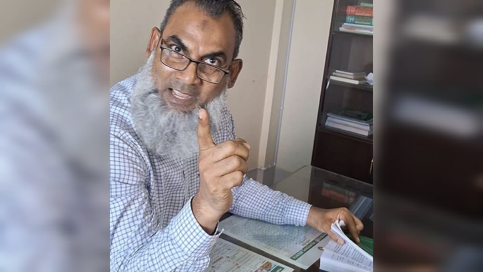 নওগাঁয় স্বাস্থ্যকেন্দ্র বন্ধের প্রশ্ন করায় যমুনা টিভির সাংবাদিককে মামলার হুমকি