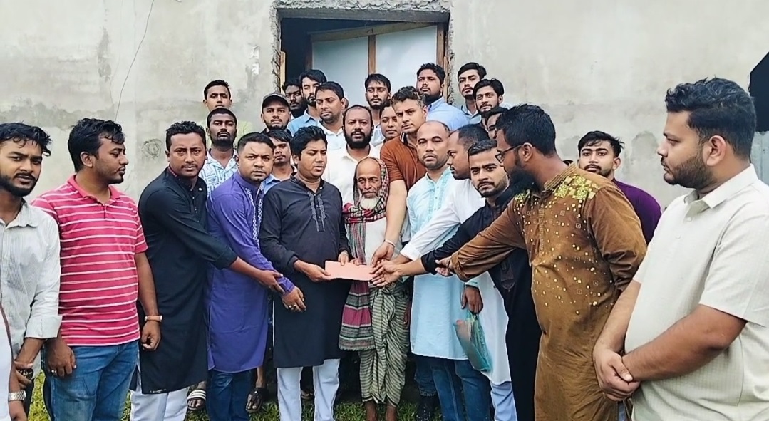 জুলাই–আগস্ট আন্দোলনের শহীদদের কবর জিয়ারত ও পরিবারের পাশে কেন্দ্রীয় ছাত্রদলের নেতৃবৃন্দ
