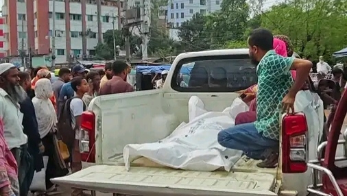 নওগাঁয় যাত্রীবাহী বাসচাপায় শিক্ষকের মৃত্যু