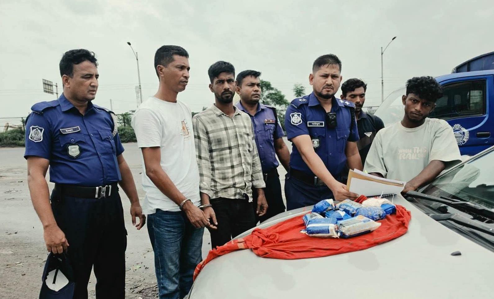 দাউদকান্দিতে ১৬ হাজার পিস ইয়াবাসহ প্রাইভেট কার জব্দ, আটক ২