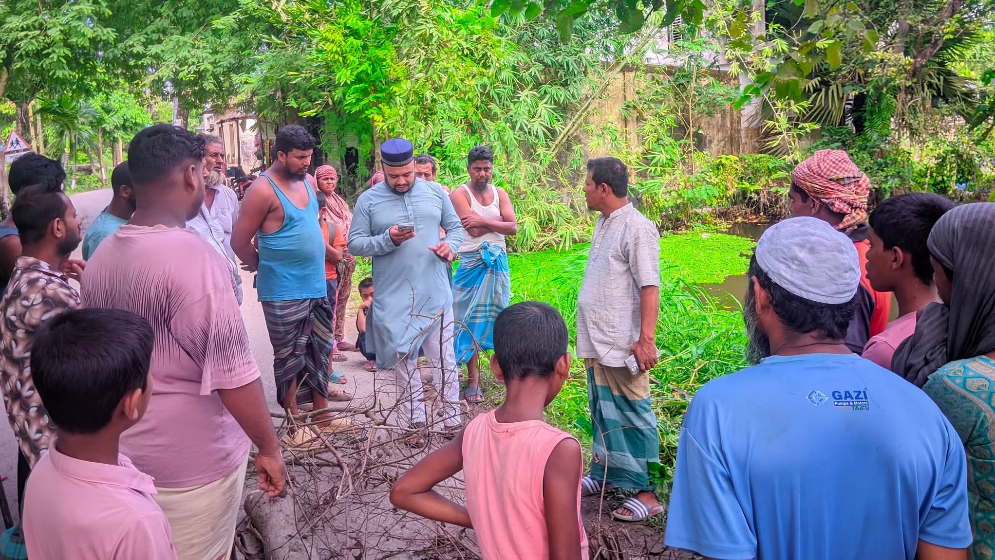 মানবিক কর্মকাণ্ডে আলোচনায় সম্ভাব্য চেয়ারম্যান প্রার্থী আহাম্মেদ শুভ