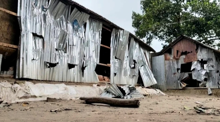 রাজারহাটে জমি বিরোধের জেরে ১০ বাড়িতে সংঘবদ্ধ হামলা-লুটপাটের অভিযোগ, নিঃস্ব ১০ পরিবার