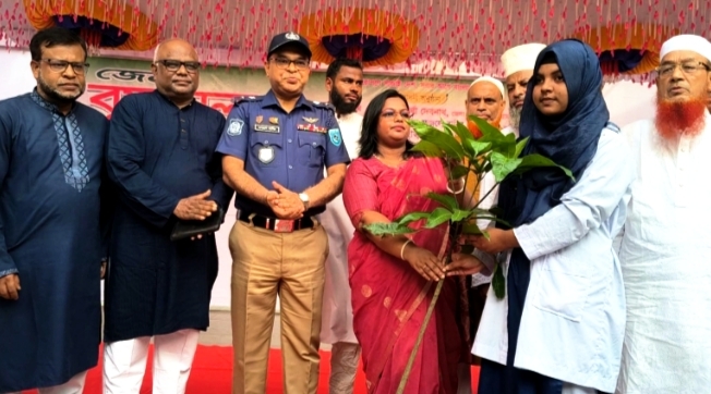 কুড়িগ্রামে বৃক্ষমেলার উদ্বোধন, গাছ লাগানোর আহ্বান জেলা প্রশাসকের