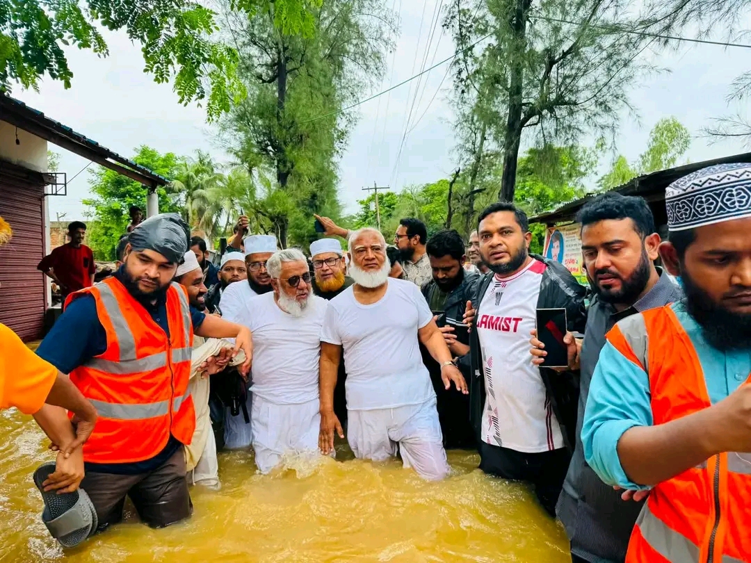 চট্টগ্রামের বন্যাদুর্গত মানুষের পাশে মাননীয় বিরোধীদলীয় নেতা ডা. শফিকুর রহমান এমপি