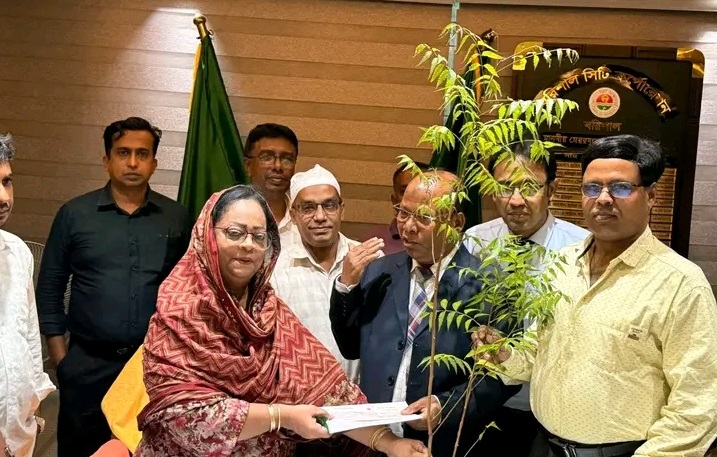 বরিশাল সিটি কর্পোরেশনকে পূবালী ব্যাংকের ৫ হাজার গাছের চারা প্রদান