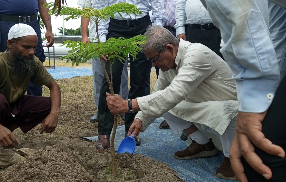 তারাগঞ্জ আরডিএ পরিদর্শনে স্থানীয় সরকার মন্ত্রী মির্জা ফখরুল