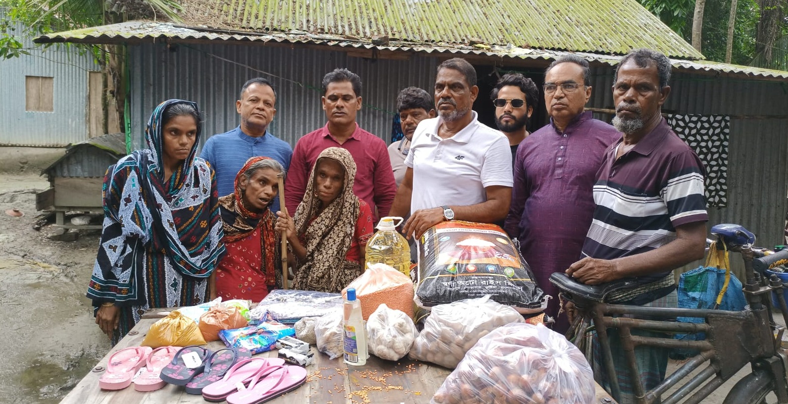 মাদারীপুরের কালকিনি ও ডাসারে দুইটি পরিবারে আর্থিক সহায়তা পৌঁছে দেন এমপি খোকন