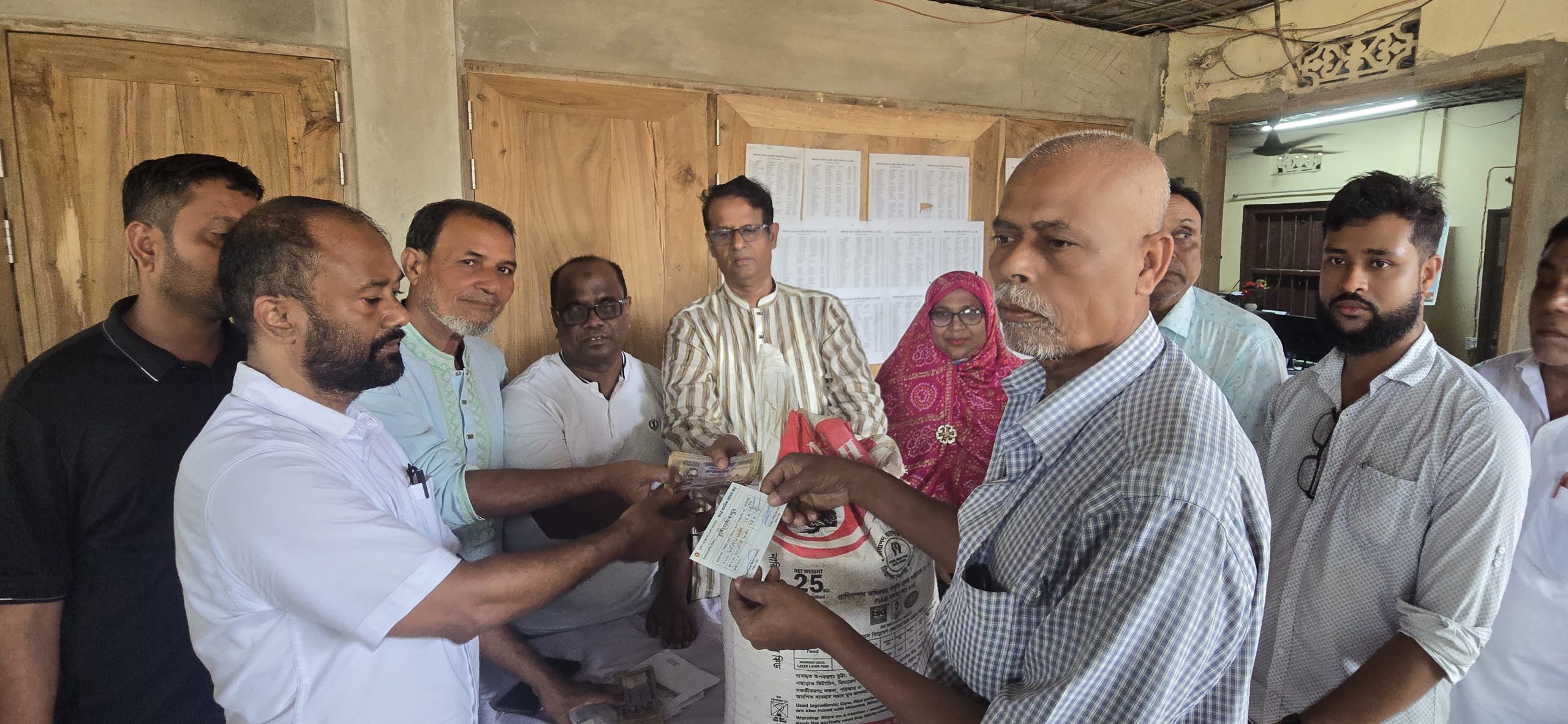প্রবল বর্ষণে ক্ষতিগ্রস্ত পতনঊষার ইউনিয়নের বোরো ধান চাষিদের মাঝে তিন মাসব্যাপী নগদ অর্থ ও চাল সহায়তা কর্মসূচির উদ্বোধন