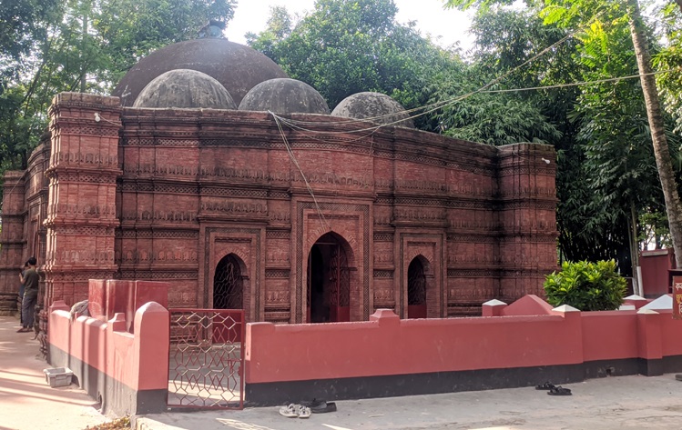 কালীগঞ্জে ঐতিহ্য ও পুরাকীর্তির নিদর্শন গোড়ার মসজিদ