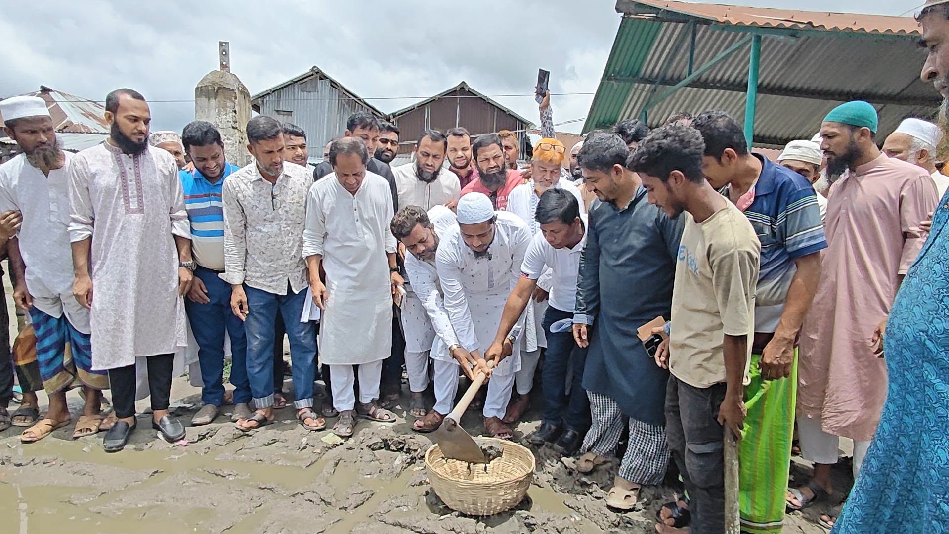 ড. শফিকুল ইসলাম মাসুদের উদ্যোগে বদলাচ্ছে কালাইয়া বাজারের সড়ক