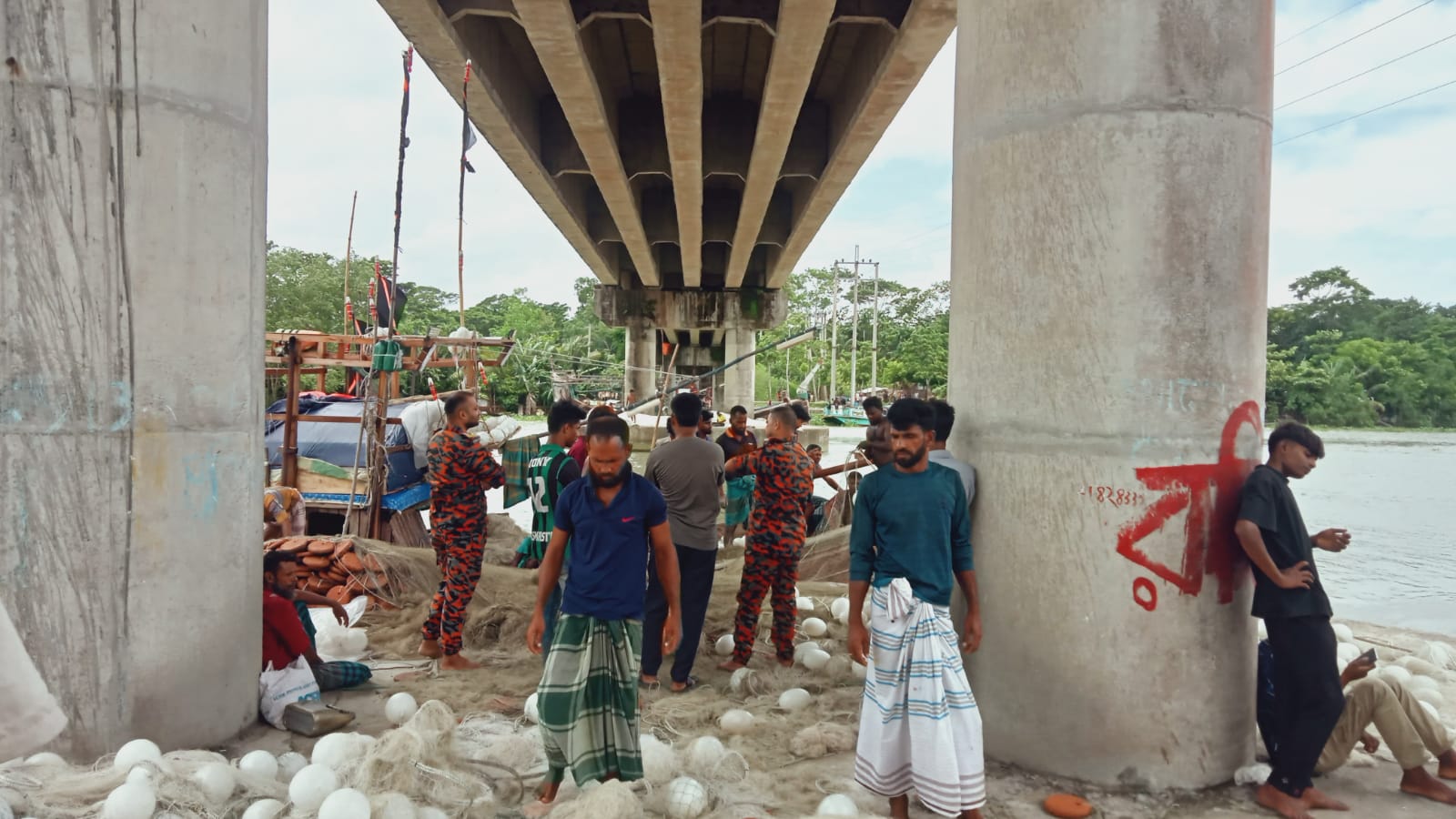 জিয়ানগরে আল্লামা সাঈদী সেতু থেকে পড়ে নিখোঁজ জেলে