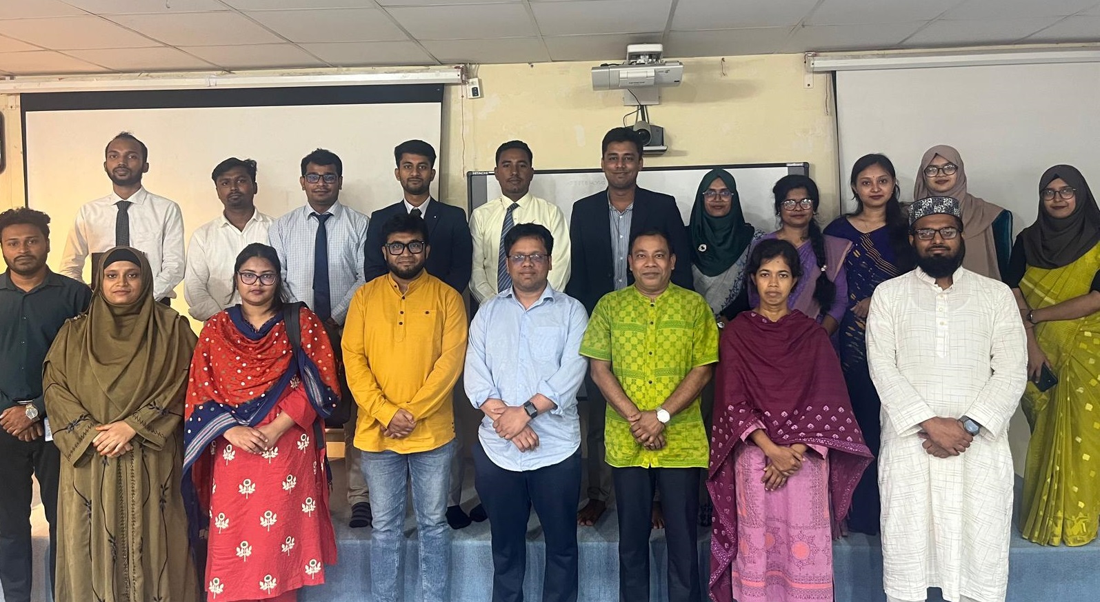 গোবিপ্রবির সমাজবিজ্ঞান বিভাগের থিসিস ডিফেন্সে উঠে এলো সমসাময়িক বাংলাদেশের সামাজিক বাস্তবতা