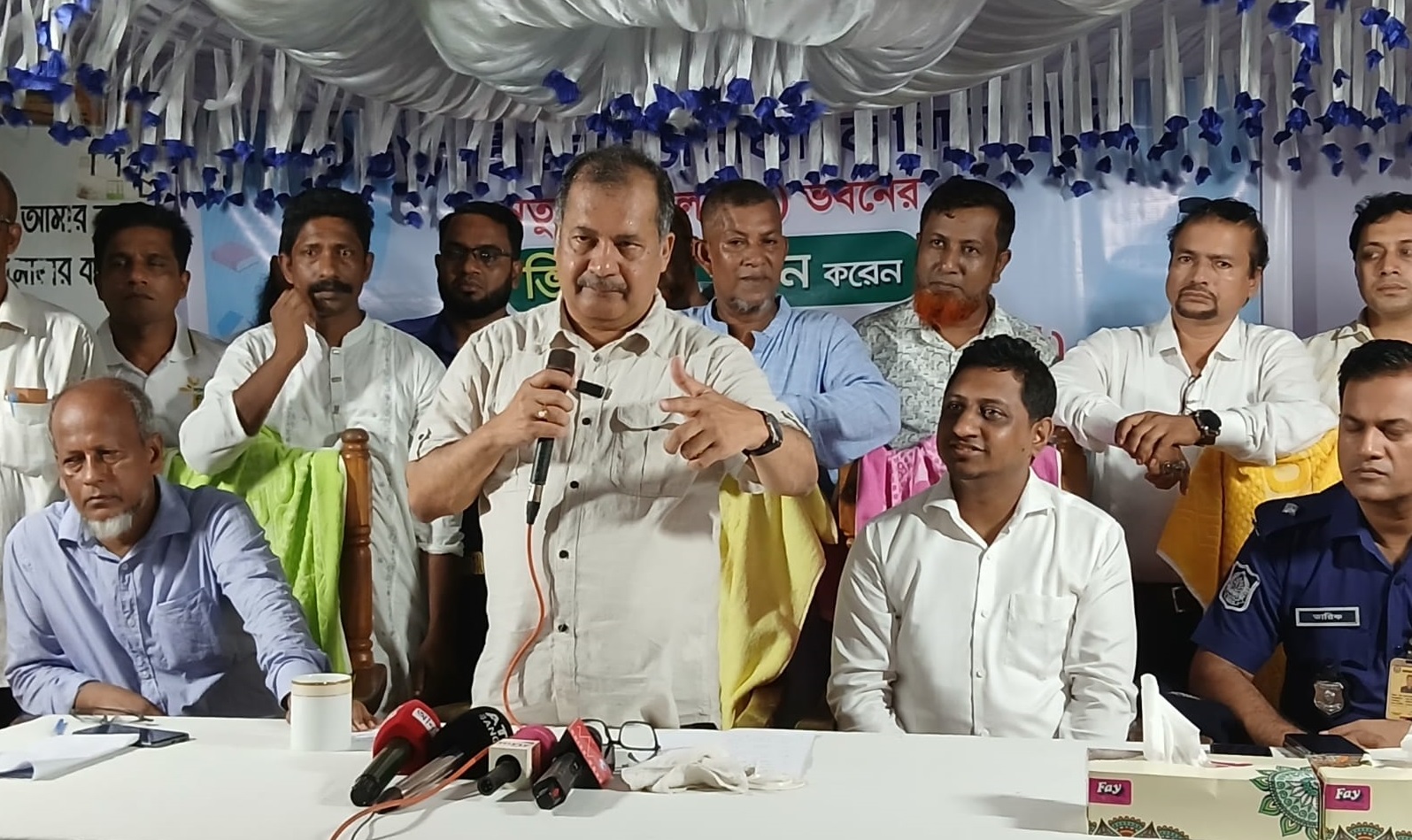 বাকি সব সরকার পালিয়ে যায়, কিন্তু বিএনপি সরকার বারবার ফিরে আসে: তথ্যমন্ত্রী