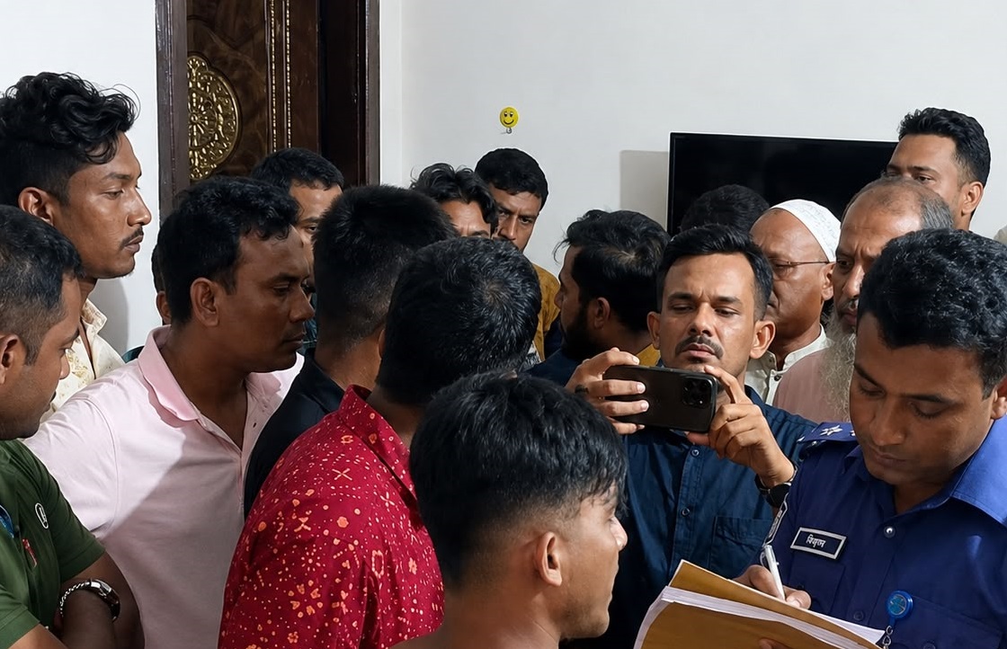 কালিয়াকৈরে হানিট্যাপ চক্রের পুলিশ সহ ৪ সদস্য আটক